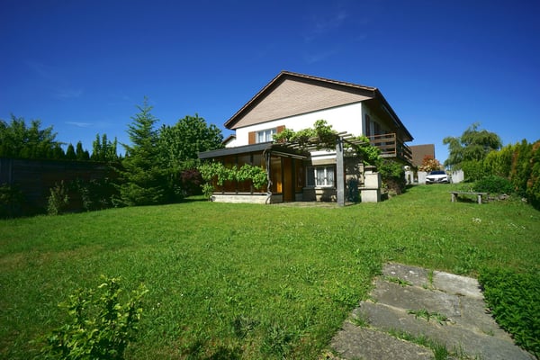Gemütliches 6.5-Zimmer-Einfamilienhaus an sonniger Lage mit Aus- und Umbaupotenzial 1