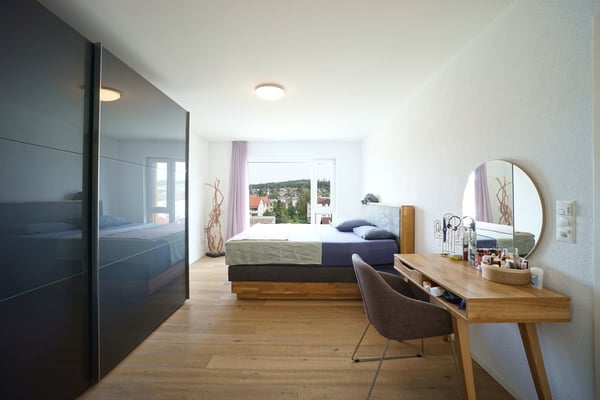 Moderne 4.5-Zimmerwohnung im 2. OG mit Loggia, zwei Parkplätze und Kellerabteil 8