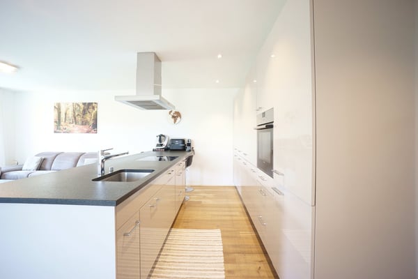 Moderne 4.5-Zimmerwohnung im 2. OG mit Loggia, zwei Parkplätze und Kellerabteil 5