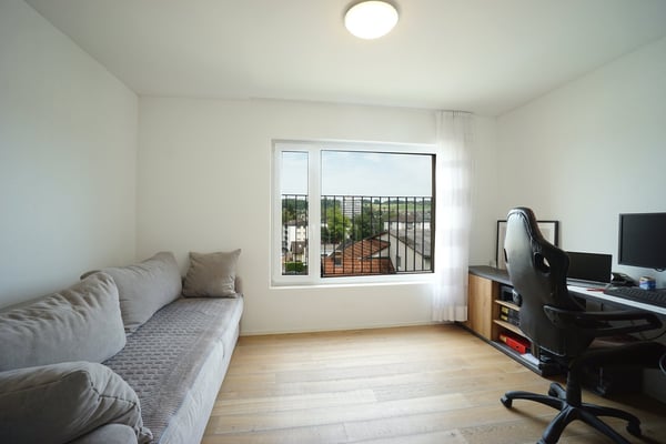 Moderne 4.5-Zimmerwohnung im 2. OG mit Loggia, zwei Parkplätze und Kellerabteil 6