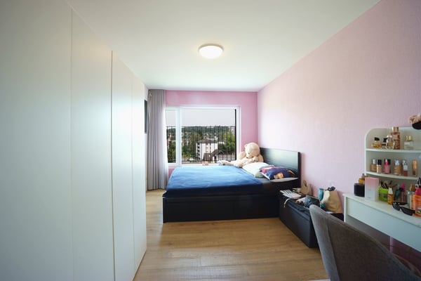 Moderne 4.5-Zimmerwohnung im 2. OG mit Loggia, zwei Parkplätze und Kellerabteil 7