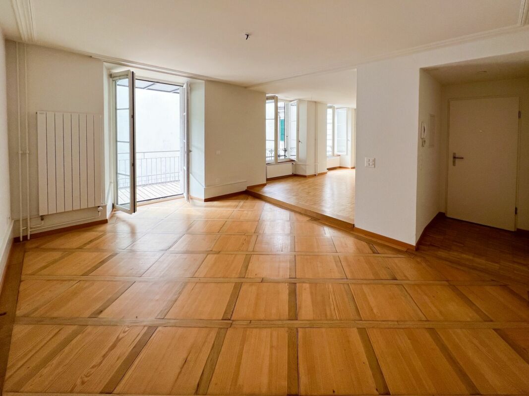 Schöne Altstadtwohnung mit Balkon