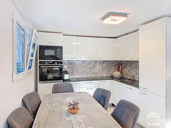 Villa individuelle rénovée avec vaste parcelle et vue dégagée 8