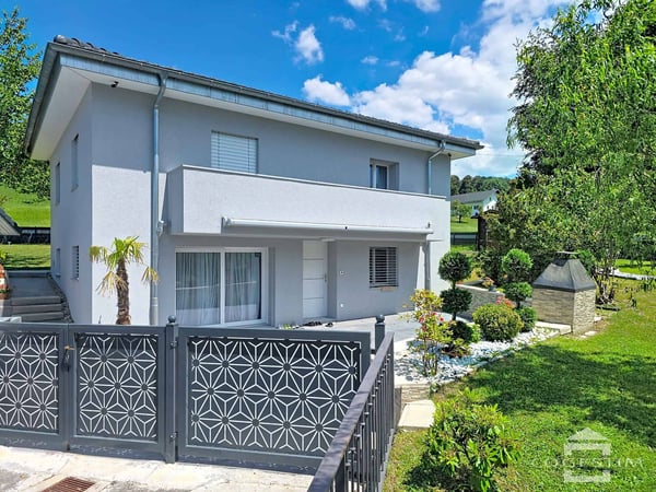 Villa individuelle rénovée avec vaste parcelle et vue dégagée 13