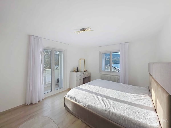 Villa individuelle rénovée avec vaste parcelle et vue dégagée 7