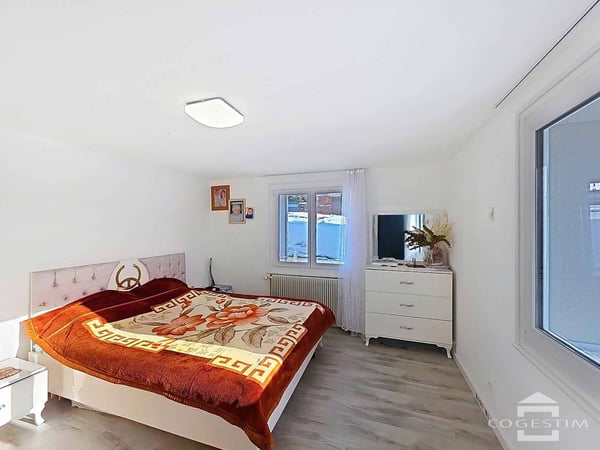 Villa individuelle rénovée avec vaste parcelle et vue dégagée 9