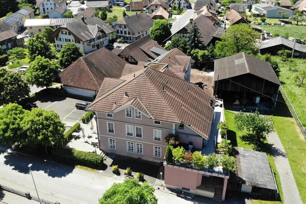 Traditionelles Restaurant mit Wohnung im Dachgeschoss in Diessbach bei Büren 2