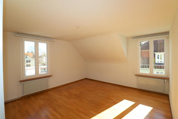 Charmante renovierte 4.5-Zimmer-Dachwohnung 2