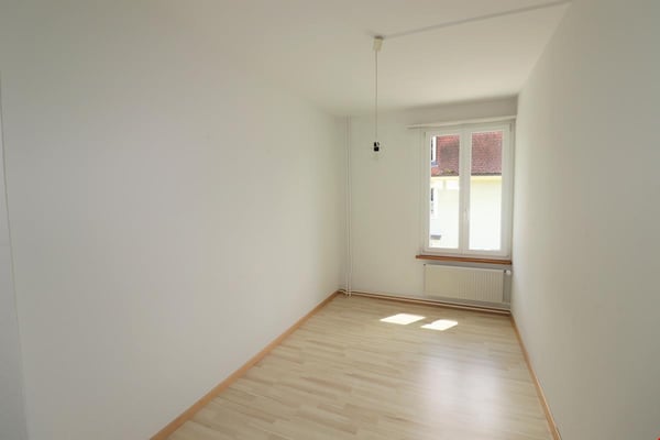 Renoviertes Mehrfamilienhaus mit 4 Einheiten mit einer Bruttorendite von 5% 6
