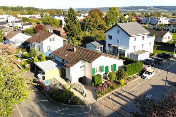 Freistehendes 4.5-Zimmer-Einfamilienhaus in ruhigem Wohnquartier 1