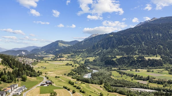 Zweitwohnsitz - 3.5 Zimmer Wohnung in Schluein GR 3
