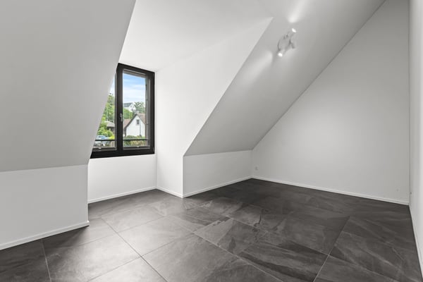 Moderne, grosszügige 4.5-Zimmer-Dachwohnung mit eindrucksvollen Raumhöhen 8