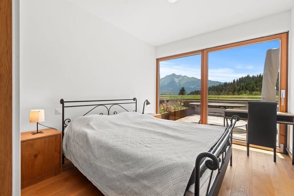 Charmante 3.5-Zimmer-Terrassenwohnung mit Ski-In/Ski-Out in Laax 2