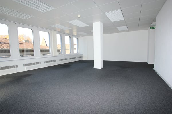 *Starthilfe von einem Nettomietzins* für die grosszügige Büro-/Gewerbefläche in Thun! 4