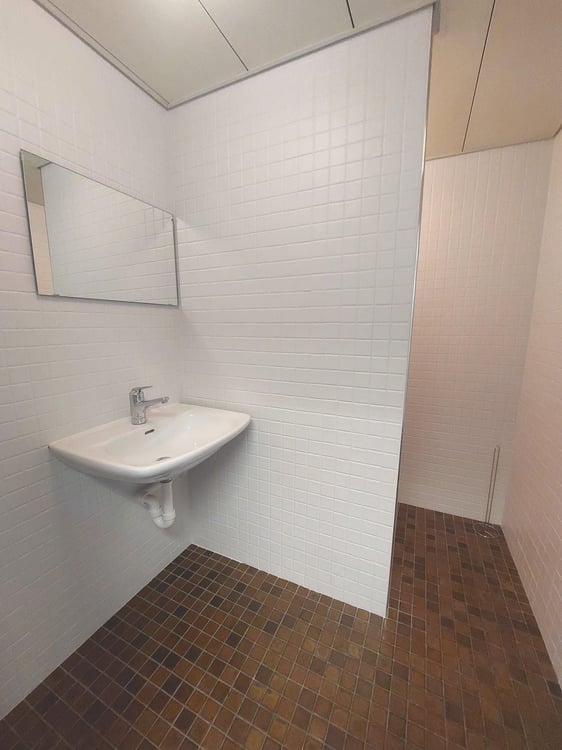 *Starthilfe von einem Nettomietzins* für die grosszügige Büro-/Gewerbefläche in Thun! 10