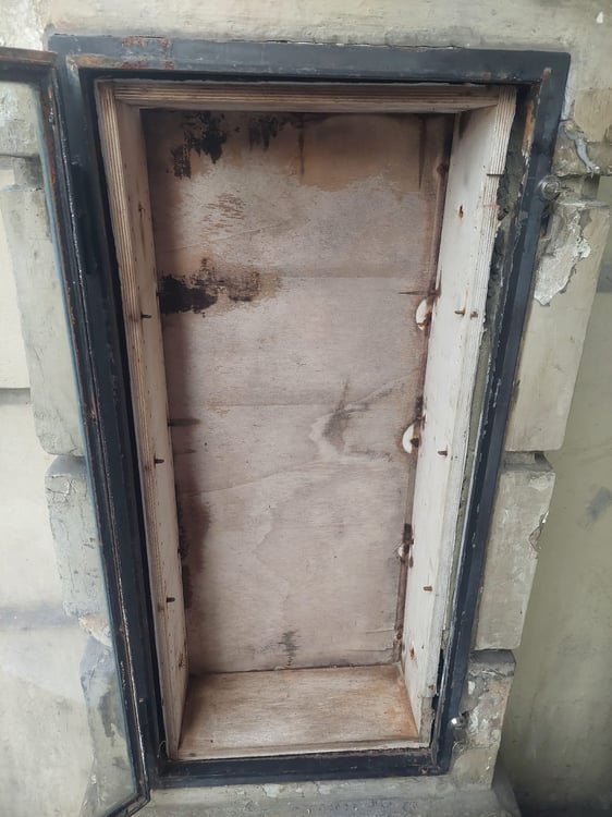 Kleiner Schaukasten an zentraler Lage zu vermieten! 1