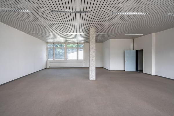 Helles Büro mit Weitblick im Erdgeschoss – Burgdorf 1