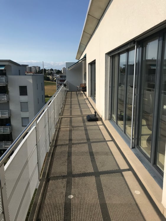 Grand et spacieux logement de 5.5 pièces en attique 4