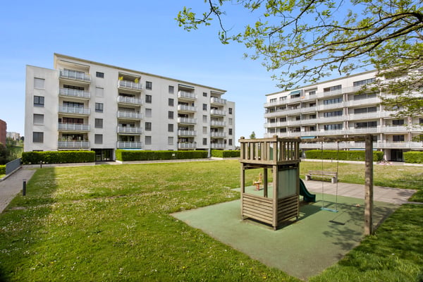 Grand et spacieux logement de 5.5 pièces en attique 1