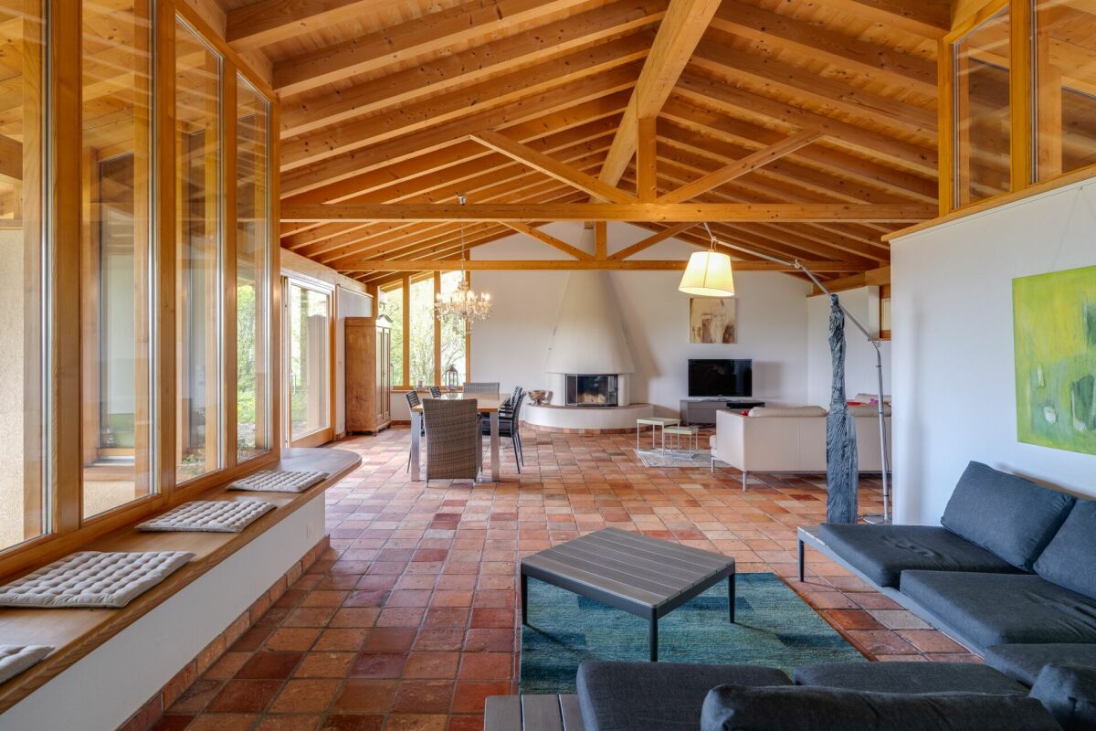 Casa unifamiliare con vista lago in posizione ottimale!
