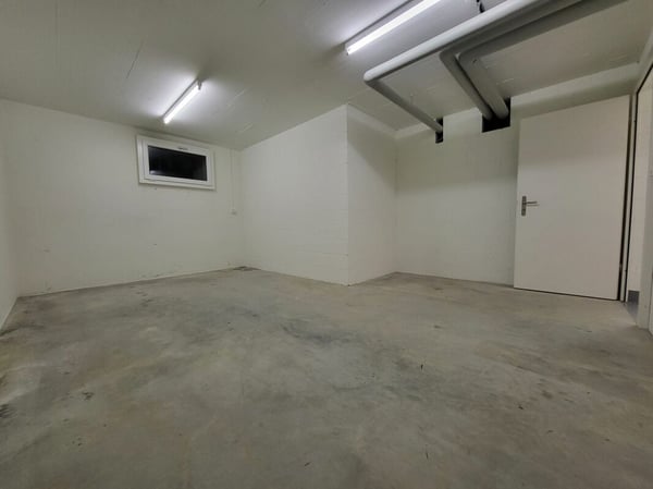 Grosszügiger Bastel- oder Lagerraum 3