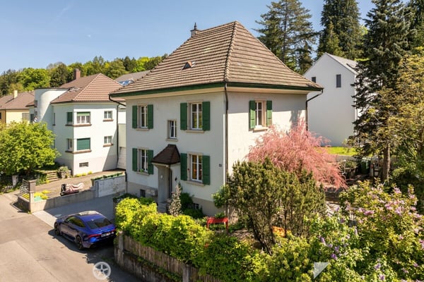 Zweifamilienhaus / Generationenhaus mit grosser Mansarde im Lindenquartier 1