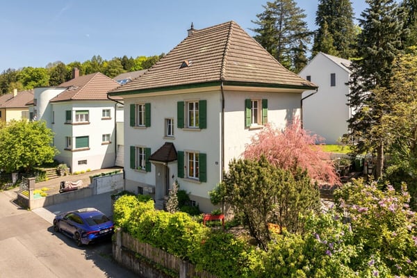 Zweifamilienhaus / Generationenhaus mit grosser Mansarde im Lindenquartier 1