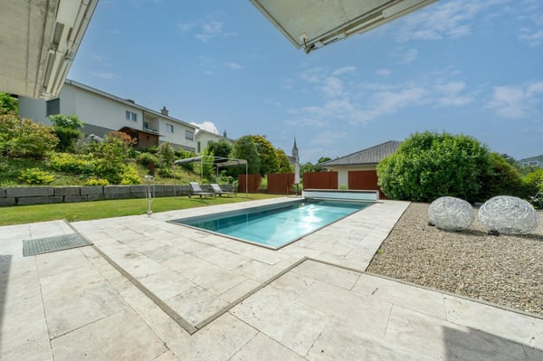 Modernes Einfamilienhaus mit 100m2 Wohnraum, gepflegte Gartenanlage mit Pool 1