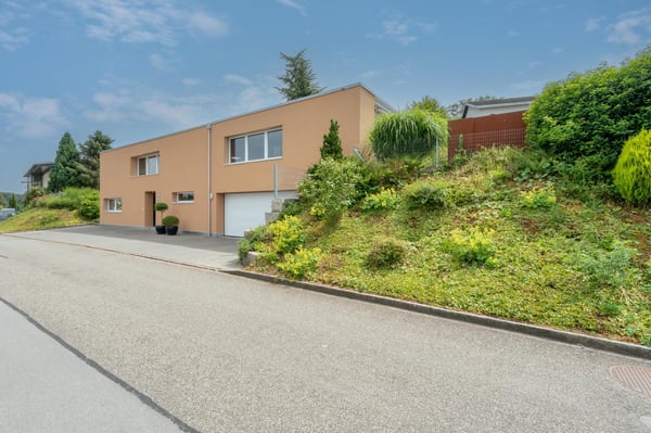 Modernes Einfamilienhaus mit 100m2 Wohnraum, gepflegte Gartenanlage mit Pool 24