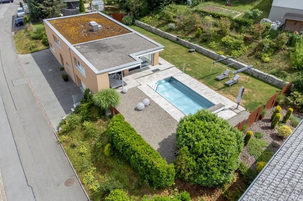 Modernes Einfamilienhaus mit 100m2 Wohnraum, gepflegte Gartenanlage mit Pool 25