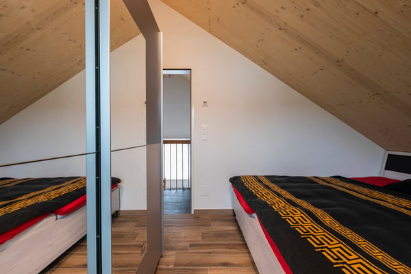 Grosszügiges 1-Zimmer-Einfamilienhaus mit Garten und Landreserve 30