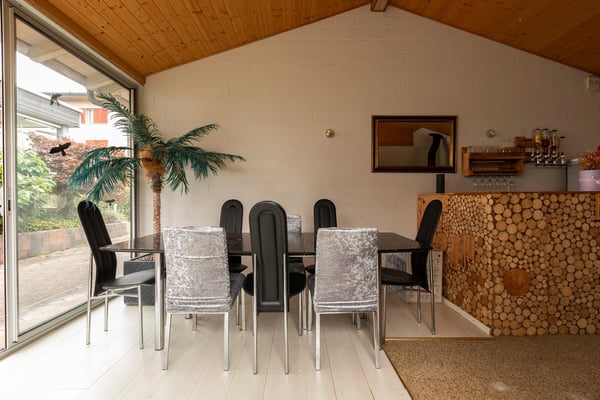 Grosszügiges 1-Zimmer-Einfamilienhaus mit Garten und Landreserve 12