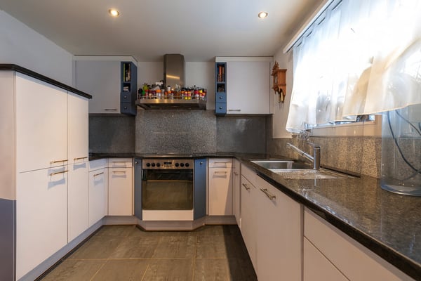 Grosszügiges 1-Zimmer-Einfamilienhaus mit Garten und Landreserve 3