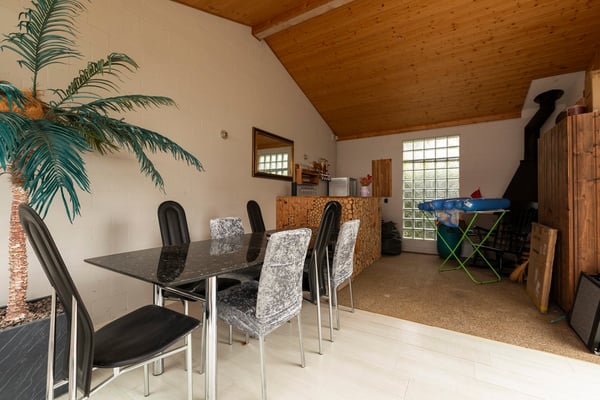 Grosszügiges 1-Zimmer-Einfamilienhaus mit Garten und Landreserve 11