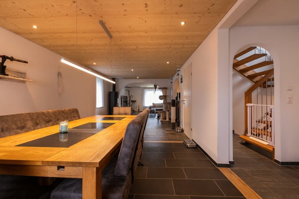 Grosszügiges 1-Zimmer-Einfamilienhaus mit Garten und Landreserve 2