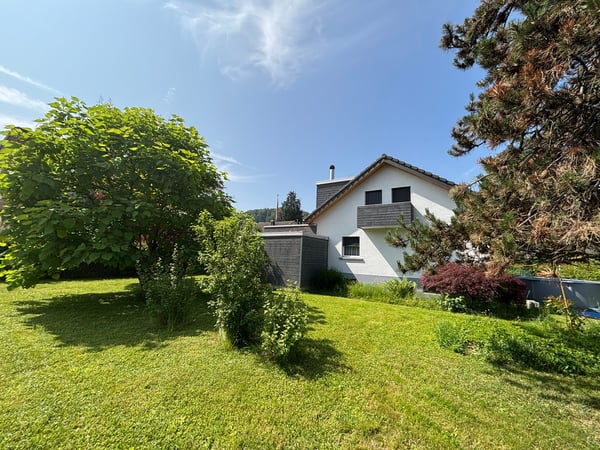 Grosszügiges 1-Zimmer-Einfamilienhaus mit Garten und Landreserve 1