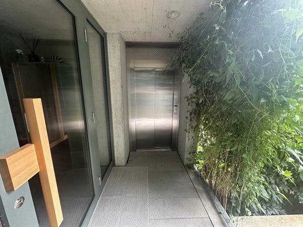 Architektonisches Meisterwerk in Sichtbeton – 1.5-Zimmer-Maisonette mit zwei Terrassen 28