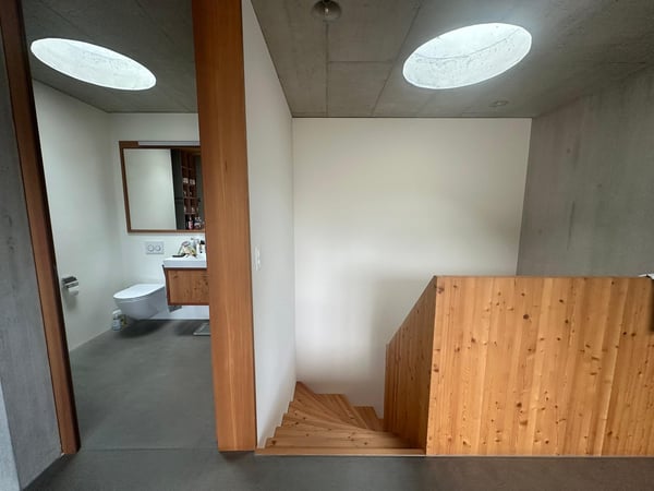 Architektonisches Meisterwerk in Sichtbeton – 1.5-Zimmer-Maisonette mit zwei Terrassen 22