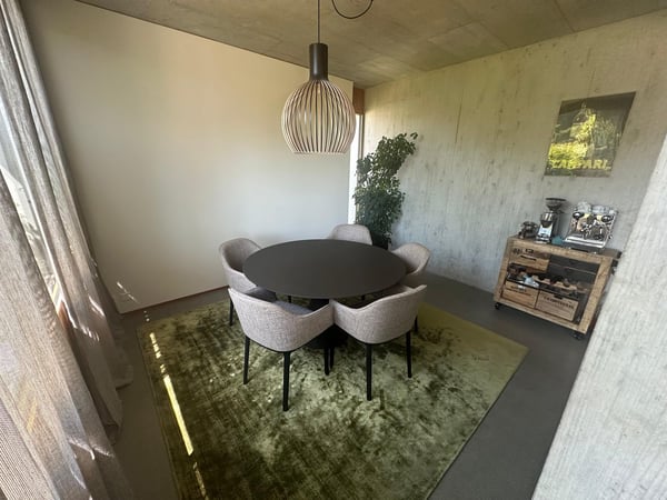 Architektonisches Meisterwerk in Sichtbeton – 1.5-Zimmer-Maisonette mit zwei Terrassen 16