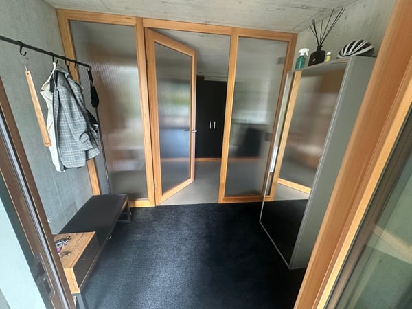 Architektonisches Meisterwerk in Sichtbeton – 1.5-Zimmer-Maisonette mit zwei Terrassen 29