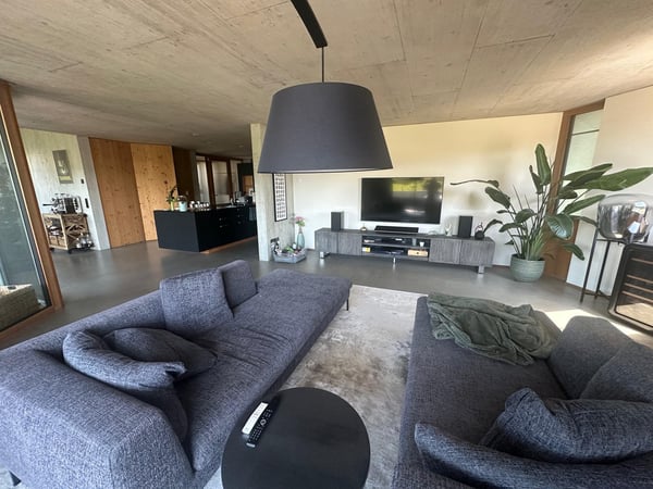 Architektonisches Meisterwerk in Sichtbeton – 1.5-Zimmer-Maisonette mit zwei Terrassen 12