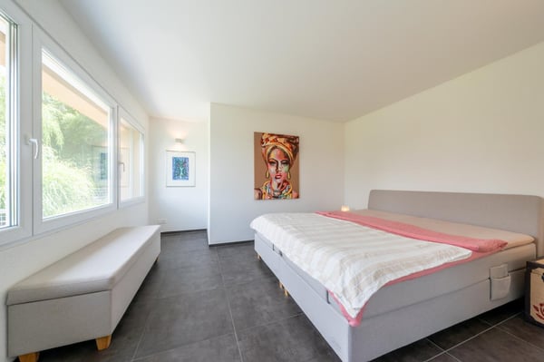 Modern & Aussergewöhnlich mit 290m2 Nutzfläche, gepflegte Gartenanlage mit Chromstahlpool 14