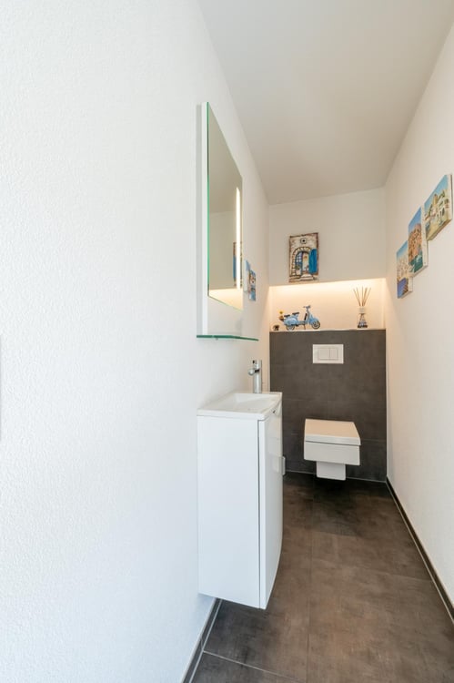 Modern & Aussergewöhnlich mit 290m2 Nutzfläche, gepflegte Gartenanlage mit Chromstahlpool 17