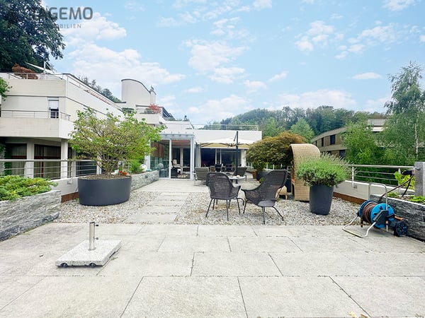 2 Gehminuten zum See. 100 m² Terrasse. Eine seltene Kombination. 18