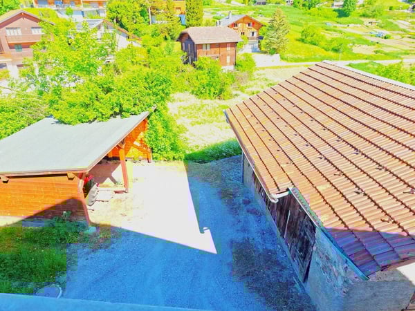 à Montana Village Grange/ètable + 2 places de parc couvert 2