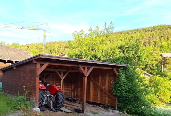 à Montana Village Grange/ètable + 2 places de parc couvert 3