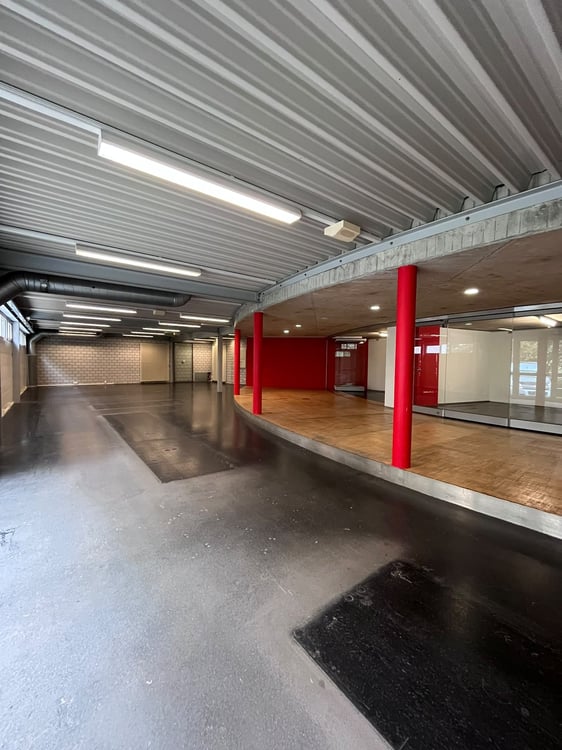 Grosszügiger Gewerberaum in der Industriezone Uetendorf 17
