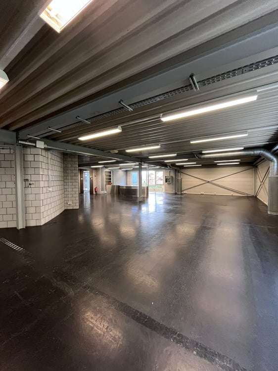 Grosszügiger Gewerberaum in der Industriezone Uetendorf 21