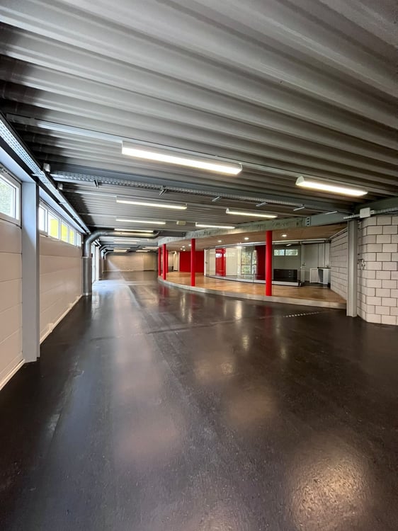 Grosszügiger Gewerberaum in der Industriezone Uetendorf 18