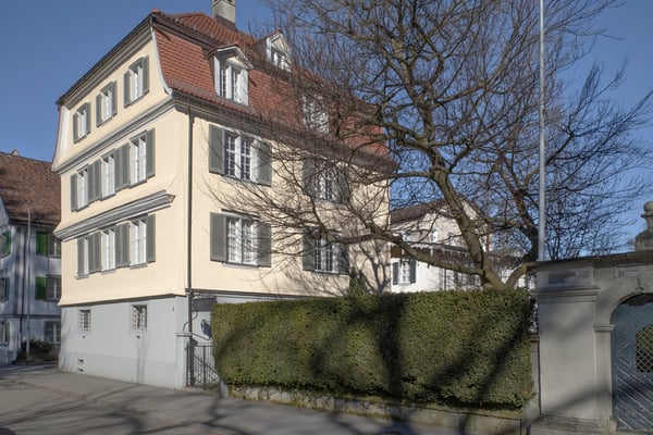 Historische 4-Zimmer-Wohnung mit Balkon in einem Barockhaus 2